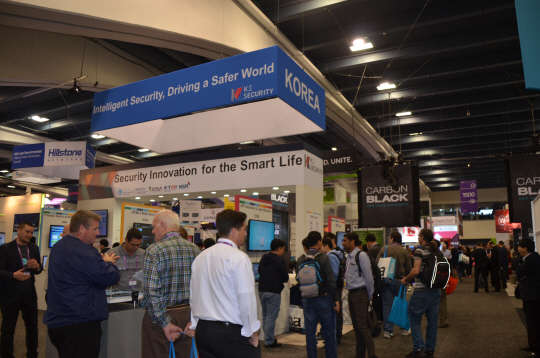 KOTRA(사장 김재홍)가 미국 샌프란시스코 모스콘센터에서 지난달 29일부터 지난 4일까지 열린 세계 최대 정보보안 전시회 'RSA 2016'에 한국관을 마련해 국내 보안기업들의 미국진출을 지원했다. KOTRA는 작년에 이어 역대 최대 규모로 한국관을 개설하고 엔피코어, 세이퍼존, 아홉 등 국내 유력 보안솔루션 기업 11개사의 참가를 지원했다. KOTRA IT사업단 제공